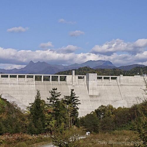 011 Mount Yubari and the dam